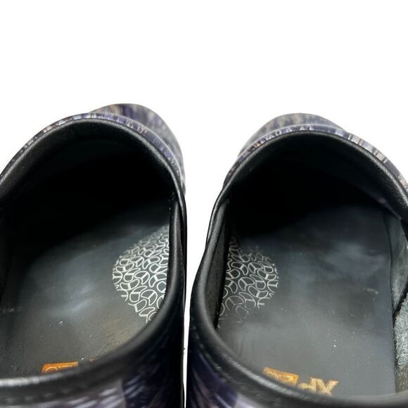 Dansko XP 2.0 navy blue ikat patent clogs size 41 - Picture 8 of 15